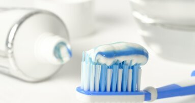 Dokładność czyszczenia zębów zależy od dźwięku włosia szczoteczki
