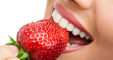 Hausmittel für weiße Zähne: Mythen und Fakten