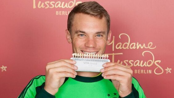 Най-добрият вратар в света дава своя зъбна отливка за Мадам Тюсо