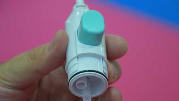 A hand-powered oral irrigator for everyone