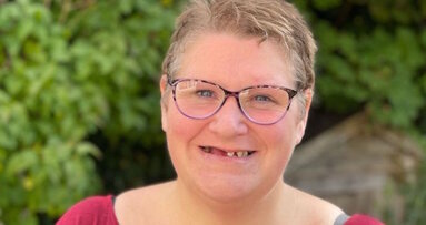 İngiltere’de Hasta, 11 Dişini Kendisi Çekti