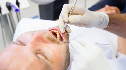 Nelle persone con Alzheimer la parodontite è legata a un declino cognitivo più veloce