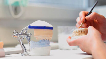 L’Associazione australiana dell’industria dentale chiede norme più rigorose per i prodotti di laboratorio