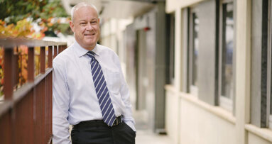 Perio expert receives Straumann research award