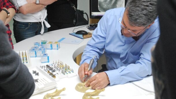 Vesta’nın Asistanlara Özel İmplant ve Cerrahi Eğitimine Yüksek İlgi