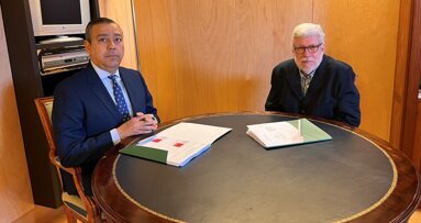 Óscar Castro se reúne con el presidente de la Comisión de Sanidad del Congreso