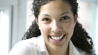 Tapered-ovoid incisor shape is most attractive in women