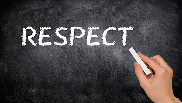 “Achtung gay”: levata di scudi in favore del dentista indicato come omosessuale con un cartello affisso sulla porta dello studio