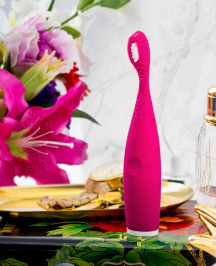 issa play lifestyle wild strawberry