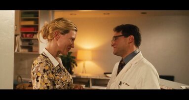 Blue Jasmine (2013), geregisseerd door Woody Allen: Tandarts dr. Flicker kust receptioniste Jasmine