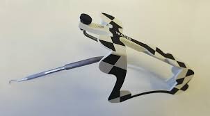 Figg. 5a-5f - I differenti protocolli d’intervento supportati dal sistema Navident by Claronav. Per sopperire ai diversi scenari clinici ci si può ritrovare ad affronta in chirurgia implantoprotesica; navistent nel paziente edentulo con ancoraggio orizzontale (a) e verticale (b); c) navistent nel paziente non edentulo;  Trace and Place composto da Tracer (d) in associazione a Jaw Tracker (e) o Head Tracker (f) (quest’ultimo solo per l’arcata superiore).