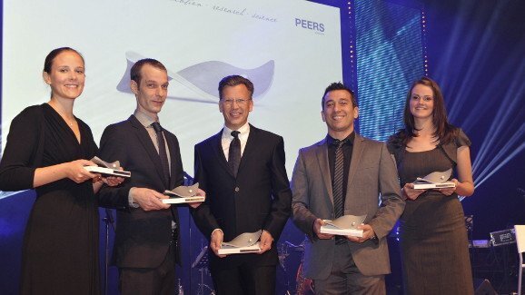 Jovens pesquisadores recebem prêmio de implantologia dentária