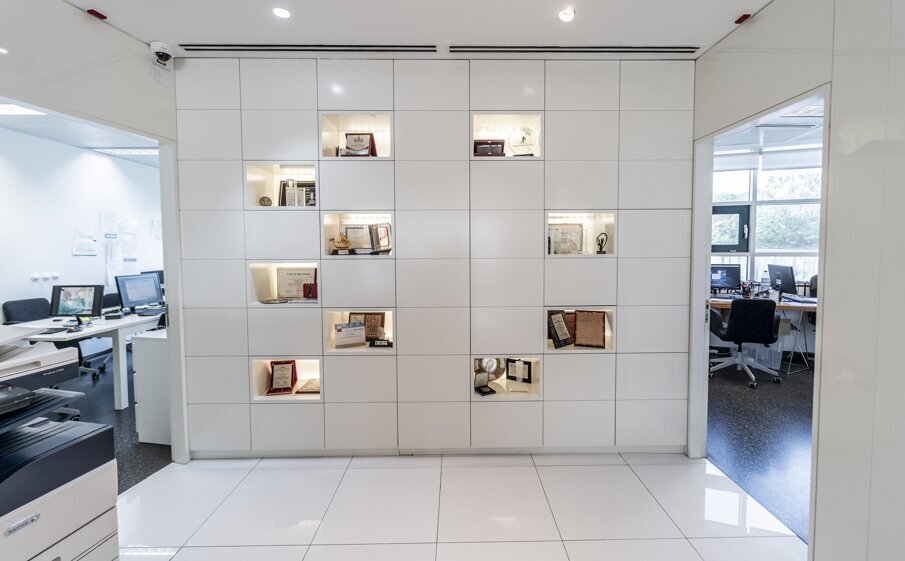 Light colours and uncluttered spaces are prevalent in the whole clinic. (Image: Filipa Gonçalves)