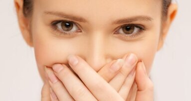 Canadese tandarts plaatst menselijke tanden als prothese