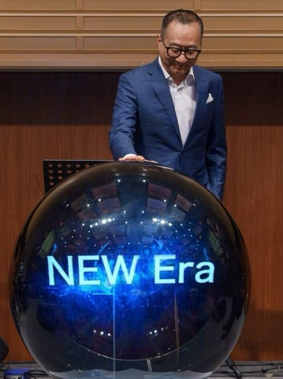 Prof. Dr. Joseph Kan launching the website  during the gala dinner