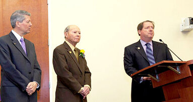 Dean of new US dental school resigns over expenses charges