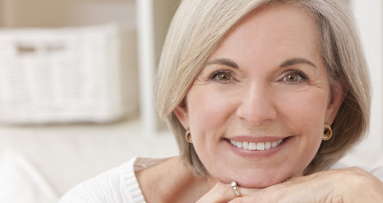 Hormoneller Stress für Zähne und Mund: Frauen im Klimakterium