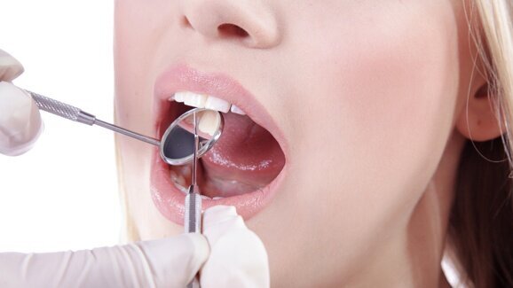 Diagnostyka przesiewowa stanów przedrakowych i nowotworów błony śluzowej jamy ustnej w gabinecie