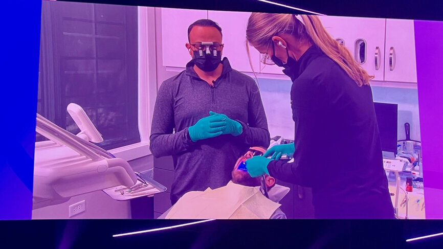 Live demonstration by Dr Meena Barsoum during the general session. (Image: Dental Tribune International)