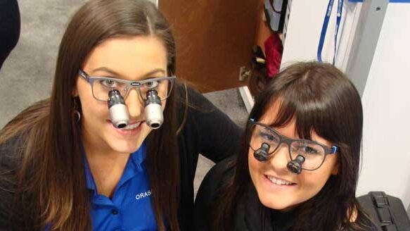 Orascoptic showcases EyeZoom telescope and RDH Elite loupe at New York meeting