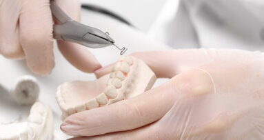 Protesi dentali: la tua ce l’ha il “passaporto”? I consigli di AIOP per tutelarsi da quelle fasulle