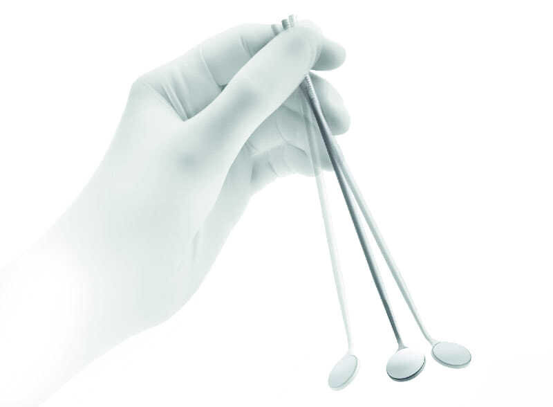 Fig. 3 : La tenue du miroir en prise stylo n‘est pas souvent recommandée. 