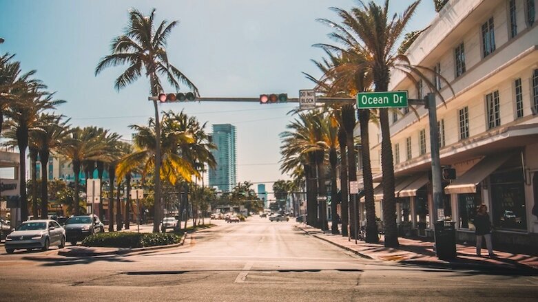 Florida cierra por la pandemia