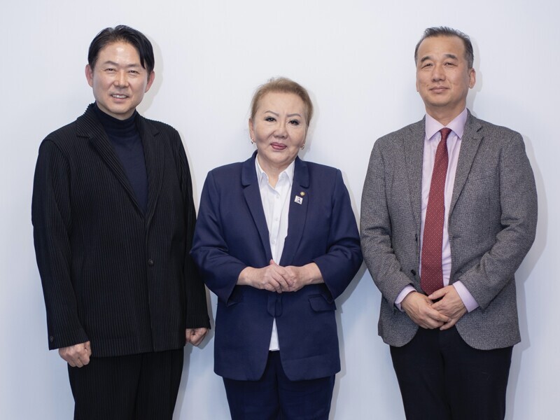  From left: Dr Tae-Gwan Eom, CEO of Osstem Implant; Tatyana Park, chairperson of a Koryoin descendants’ organisation; and Jae-Wook Jung, head of Osstem Implant Kazakhstan.