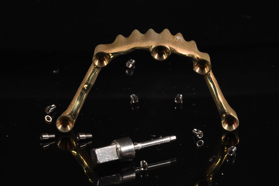 Figs. 15a & b: Anodised titanium bar before (a) and after insertion (b).