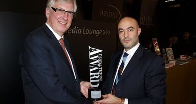 Dental Tribune verleiht Award an Robert Gottlander