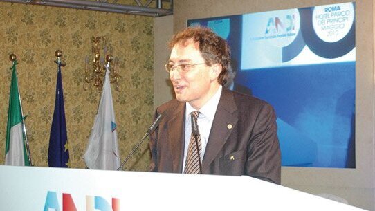 Per prevenire ferite da punta e taglio negli studi l’Andi chiede una “sorveglianza non obbligatoria”