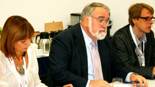 Les effets cliniques d’un antibiotique local ont été confirmés pour le traitement parodontal