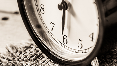 Spät zu Bett gehen ist schlecht für die Zähne Spät zu Bett gehen ist schlecht für die Zähne