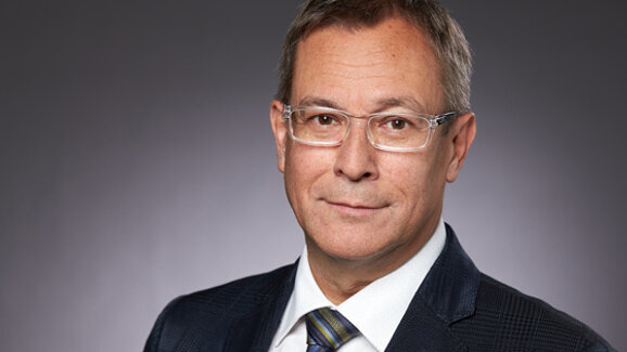 Interview: „Die Globalisierung macht auch vor der Implantologie nicht halt“