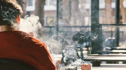 Vaping ohrožuje zdraví ústní dutiny stejně jako kouření, tvrdí EFP