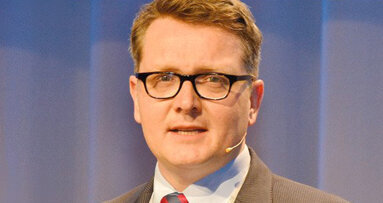 Impianti anche con i capelli bianchi: perché l’età avanzata di per sé non è una controindicazione