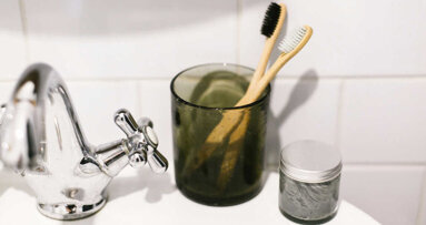 Reduzindo o plástico de creme dentais sem desperdício