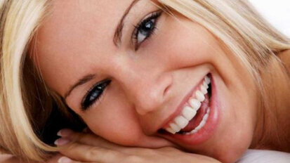 Η στοματική υγεία είναι πολύ σημαντική για τους χρήστες οδοντοστοιχιών λόγω της πιθανής επίδρασης στη συστηματική υγεία