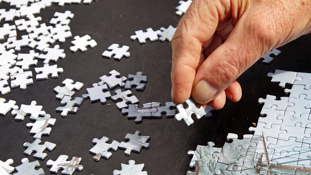 Kraft und Gleichgewicht nehmen im Alter früher ab als die feine Koordination