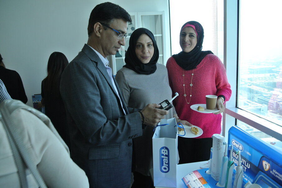 Delegates discuss latest Oral-B products 