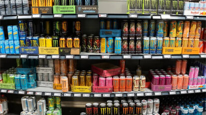 Britanski zobozdravniki podprli prepoved energijskih pijač za mlajše od 16 let