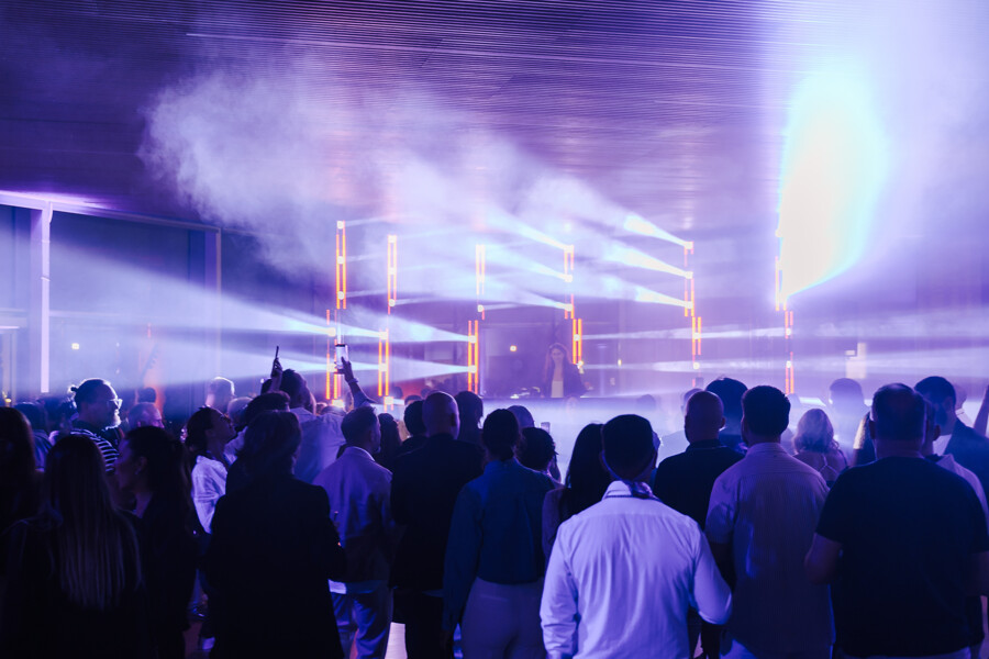 At the exoGlam night on Friday evening, the global exocad community came together on the rooftop of the Palau de Congressos. In a relaxed atmosphere, they rounded off two inspiring days.