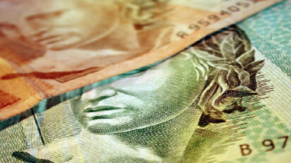 Equiparação salarial entre cirurgiões-dentistas e médicos