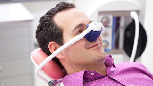 Lachgassedierung: Experte erklärt praktische Umsetzung