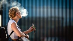 Mondhygiënisten slaan alarm: steeds meer vapende jongeren