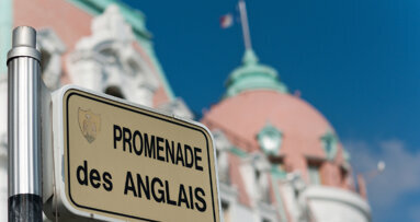 En avril, Euro implanto à Nice