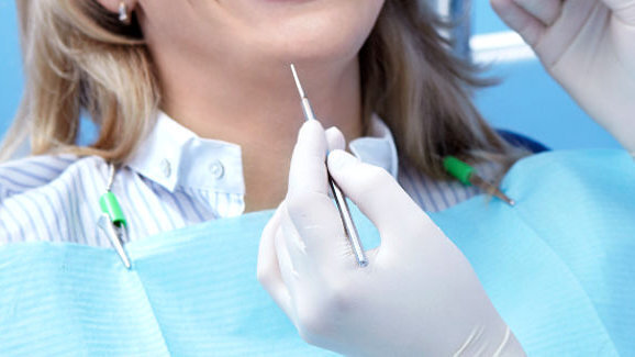 Des chercheurs trouvent des bactéries sur 70 pour cent des chaînes de serviettes dentaires