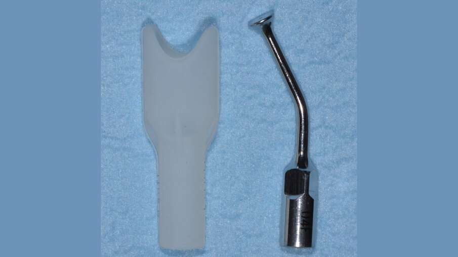 Fig. 6 - Dispositivo per cavitazione ultrasonica “PIEZOCLEAN by Dr. Giacomo Tarquini” applicazione del dispositivo “PIEZOCLEAN by Dr. Giacomo Tarquini” e decontaminazione completa dell’impianto.