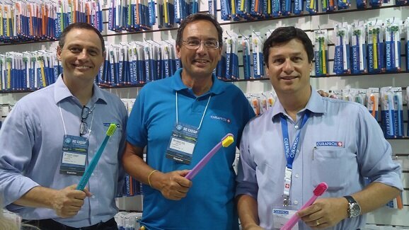 Sem fazer propaganda, Curaprox acumula 50 000 fãs no Facebook