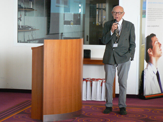 Pan Otakar Brázda vystoupil s přednáškou o zakladateli plzeňské kliniky, kterým byl profesor Jaromír Křečan